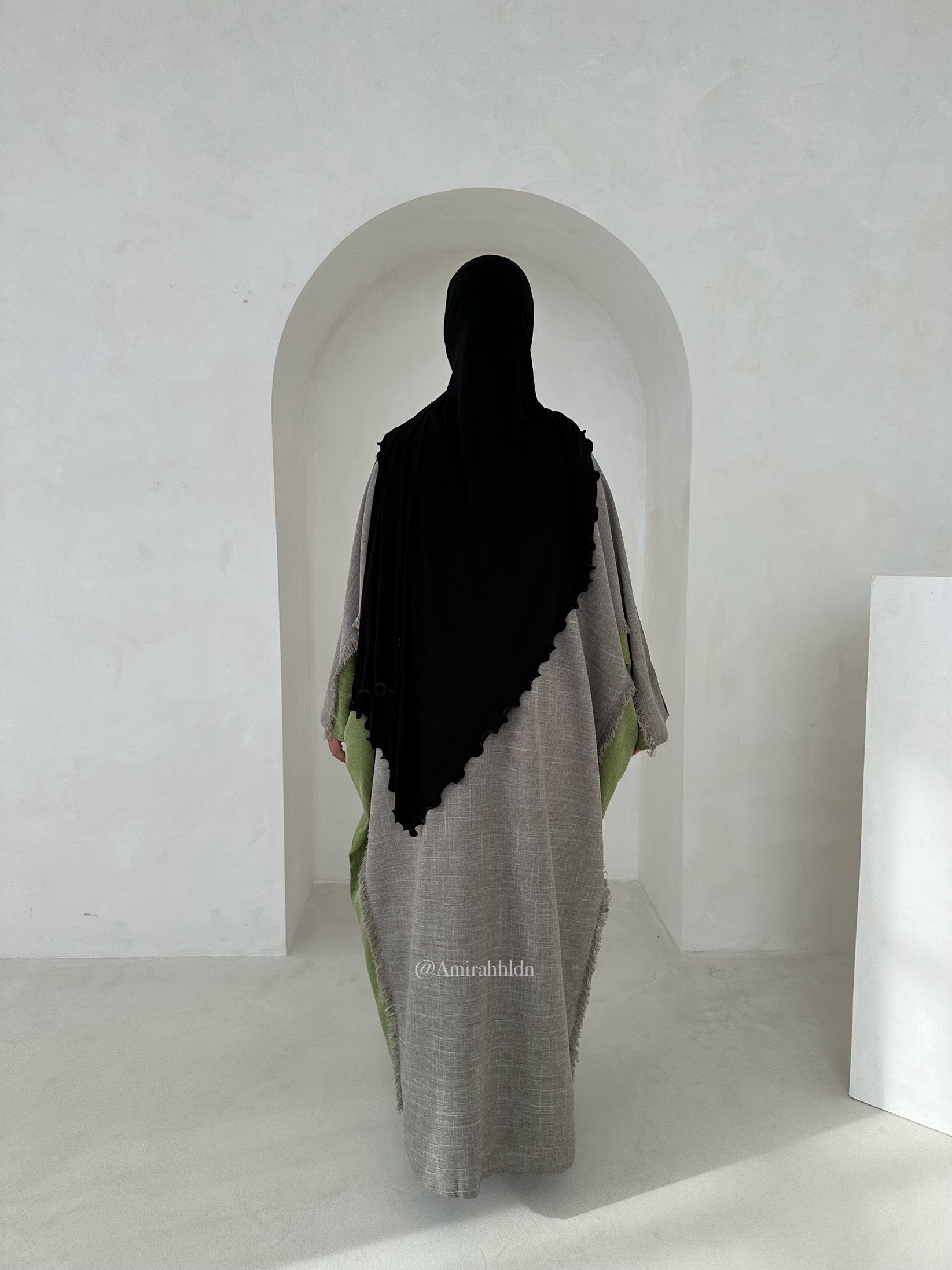 Tawazun Bisht set