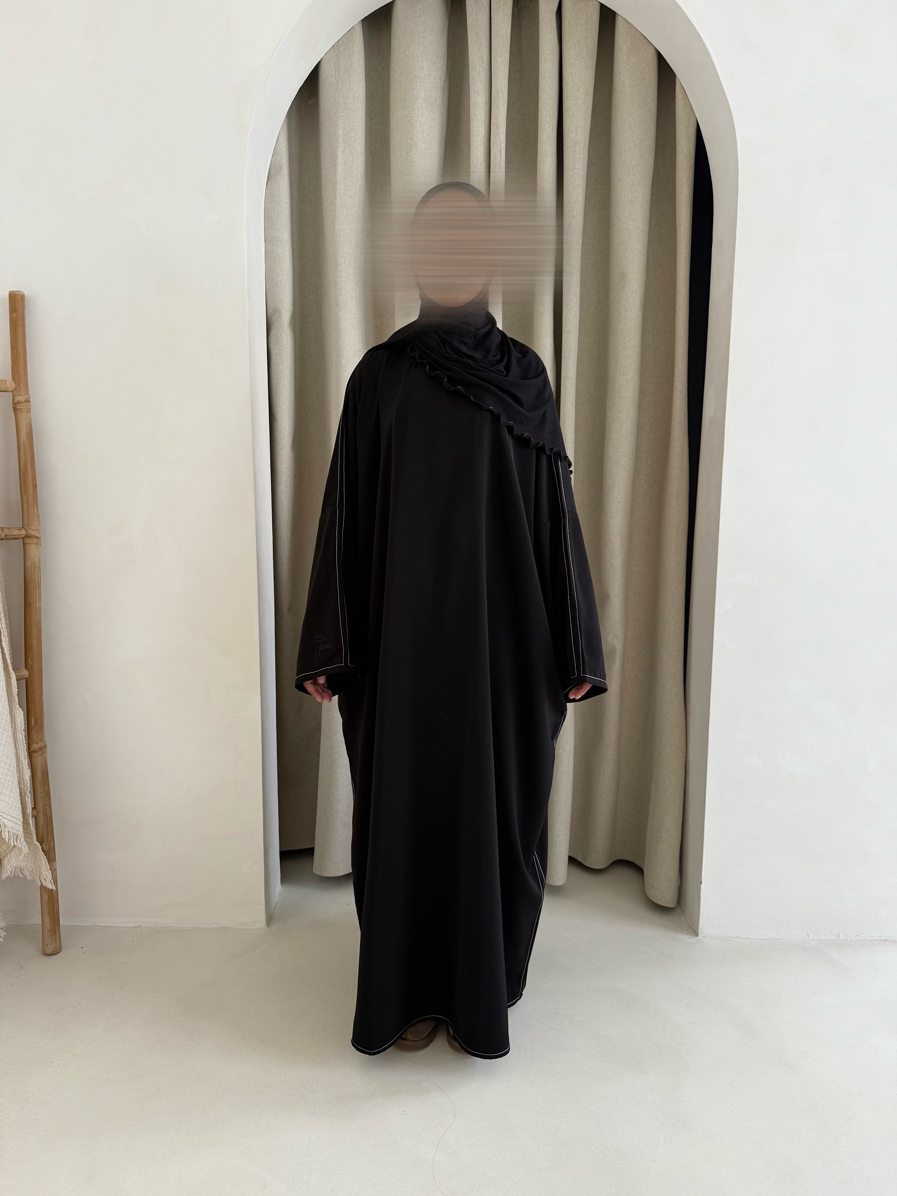 Contrast stitch Bisht abaya